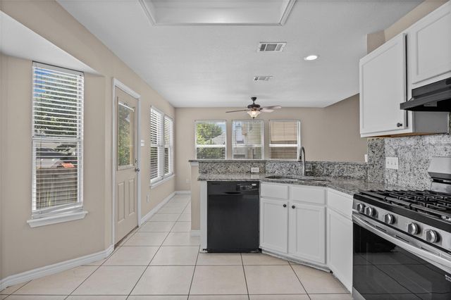 2432 Roundabout LN, Round Rock, TX 78664