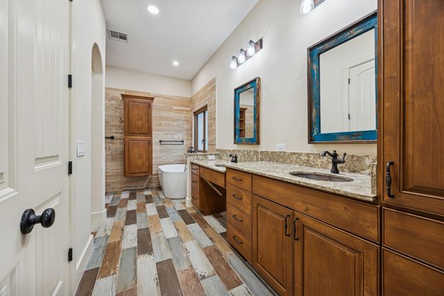 220 Neal DR, Liberty Hill, TX 78642