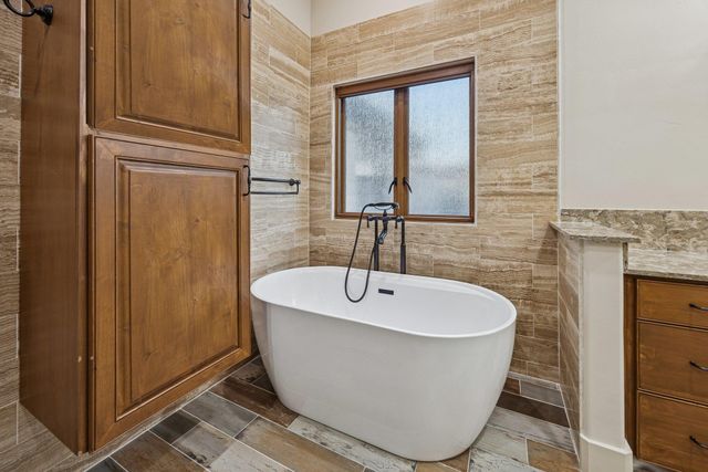 220 Neal DR, Liberty Hill, TX 78642