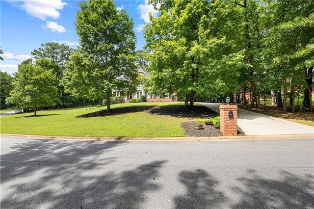 340 Broadmoor Drive, Fayetteville, GA 30215