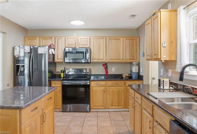 749 Willow Bend DR, Chesapeake, VA 23323