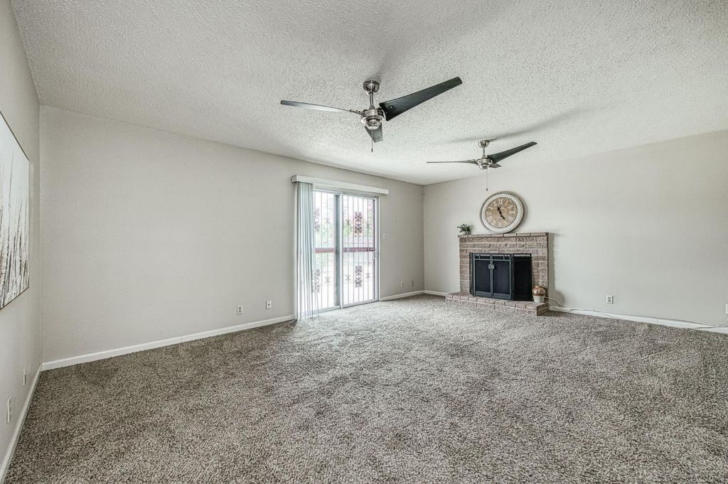 Image 10 of property listing at 638 W Sussex Way, Fresno, CA 93705