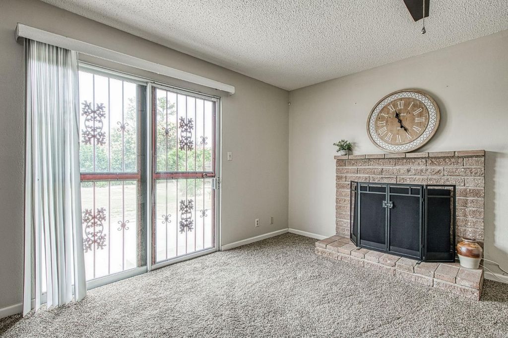 Image 11 of property listing at 638 W Sussex Way, Fresno, CA 93705