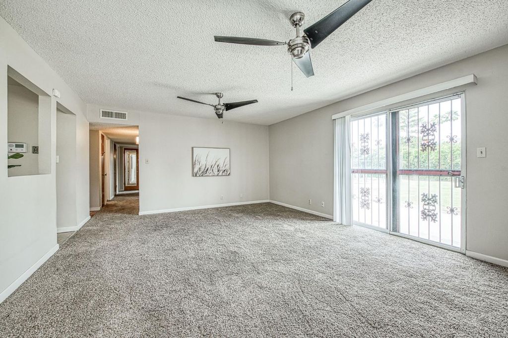 Image 12 of property listing at 638 W Sussex Way, Fresno, CA 93705