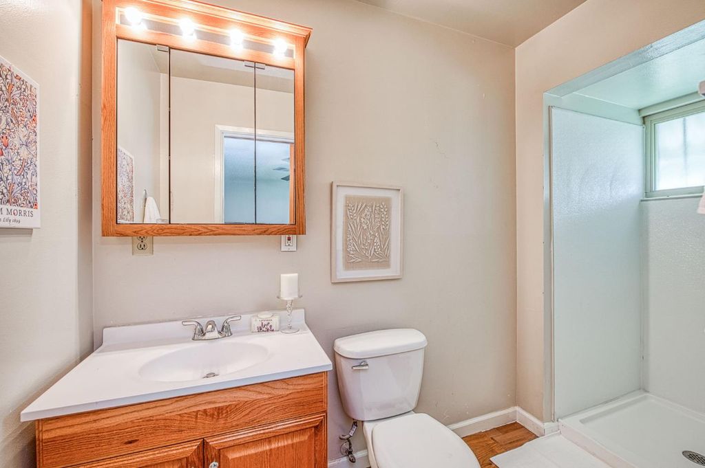 Image 25 of property listing at 638 W Sussex Way, Fresno, CA 93705