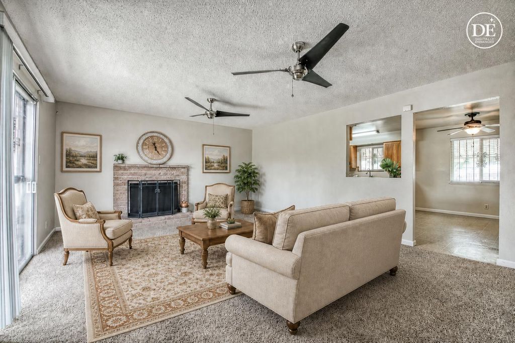 Image 7 of property listing at 638 W Sussex Way, Fresno, CA 93705
