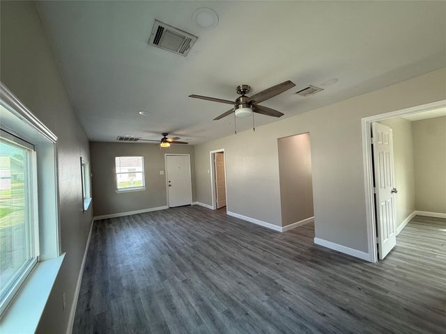 1129 Beech Street, Baytown, TX 77520