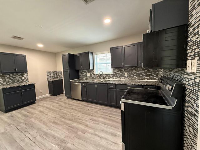 1129 Beech Street, Baytown, TX 77520