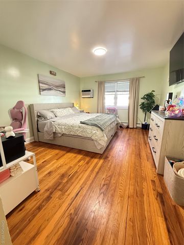 22411 Kingsbury Avenue A, Oakland Gardens, NY 11364