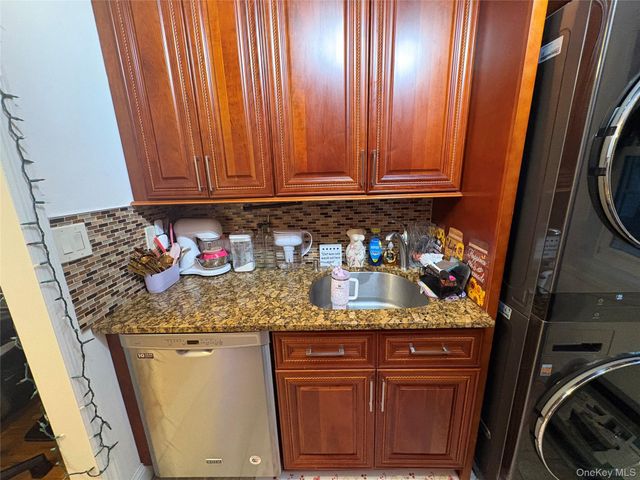 22411 Kingsbury Avenue A, Oakland Gardens, NY 11364