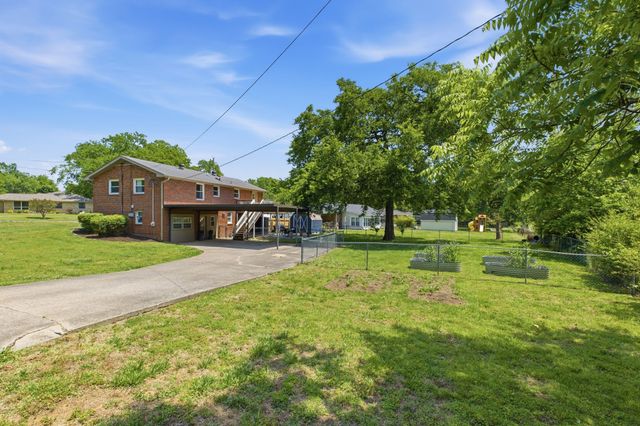 124 Chippendale Dr, Hendersonville, TN 37075