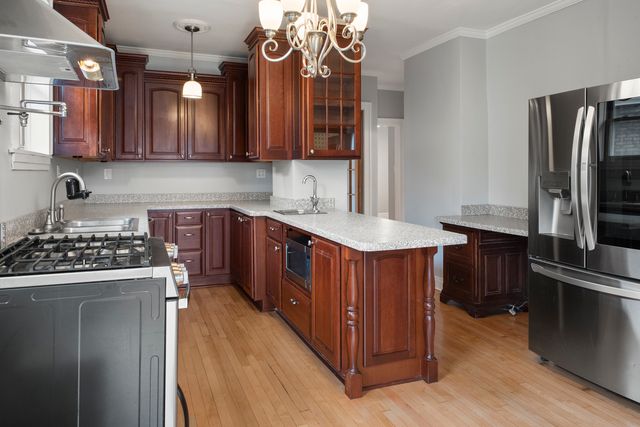 2317 East Avenue, Berwyn, IL 60402