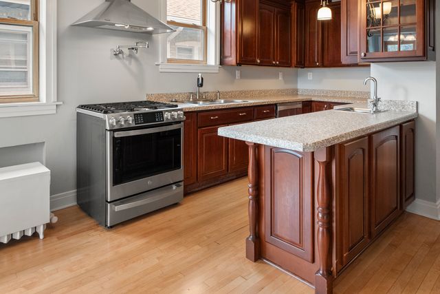 2317 East Avenue, Berwyn, IL 60402