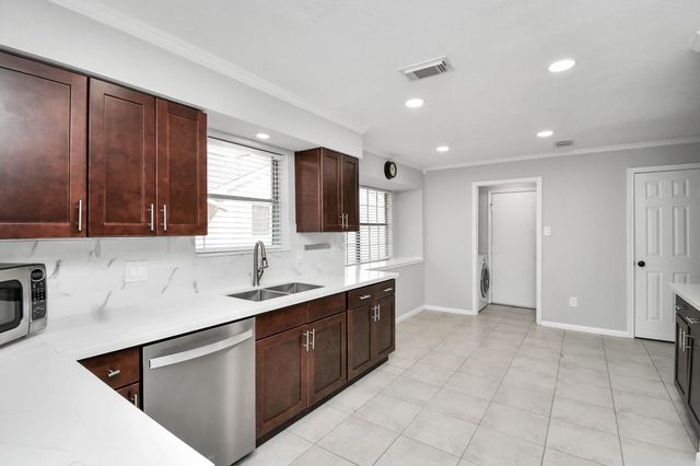 315 Muirwood Lane, Sugar Land, TX 77498