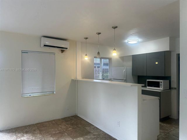 729 NE 6th St 2, Hallandale Beach, FL 33009