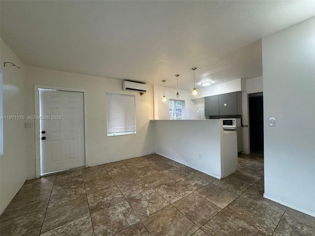 729 NE 6th St 2, Hallandale Beach, FL 33009