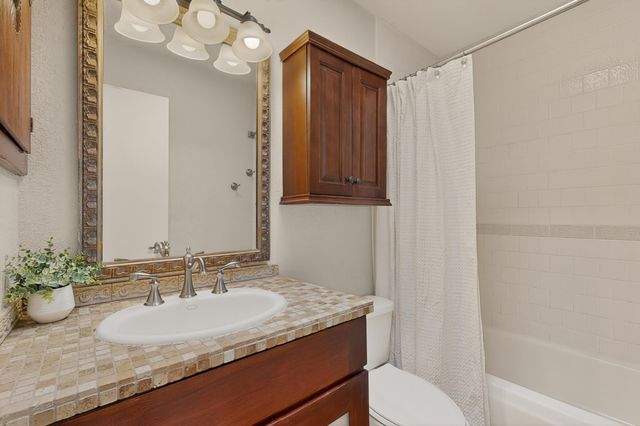 916 Calle Carmilita, Santa Fe, NM 87505