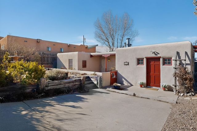 916 Calle Carmilita, Santa Fe, NM 87505
