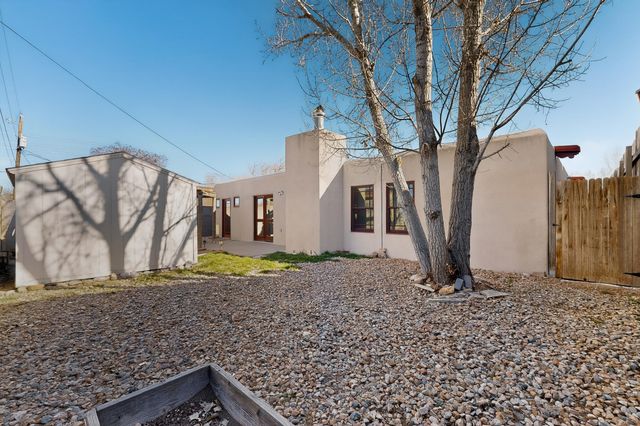 916 Calle Carmilita, Santa Fe, NM 87505