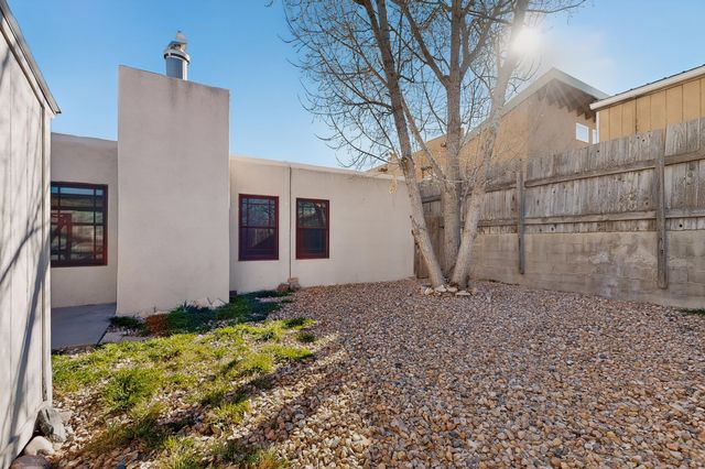 916 Calle Carmilita, Santa Fe, NM 87505