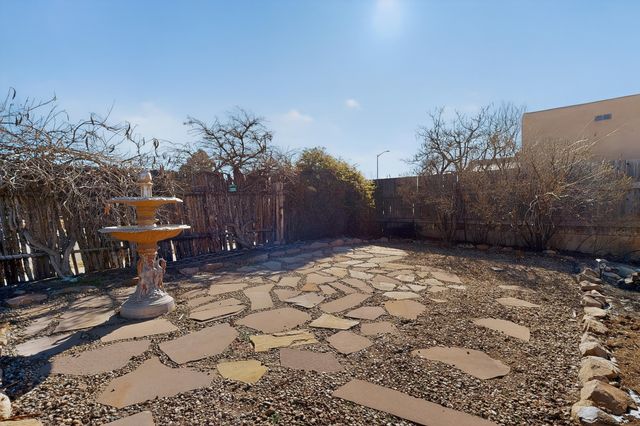 916 Calle Carmilita, Santa Fe, NM 87505