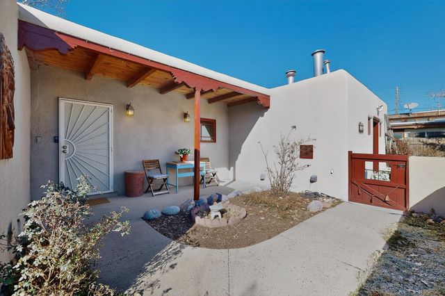 916 Calle Carmilita, Santa Fe, NM 87505