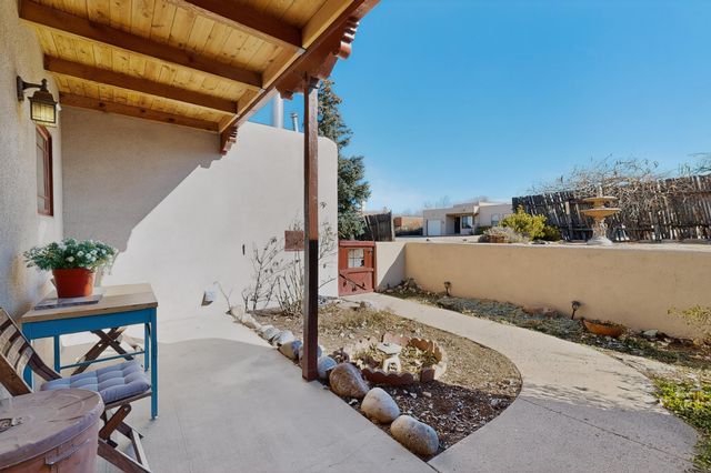 916 Calle Carmilita, Santa Fe, NM 87505