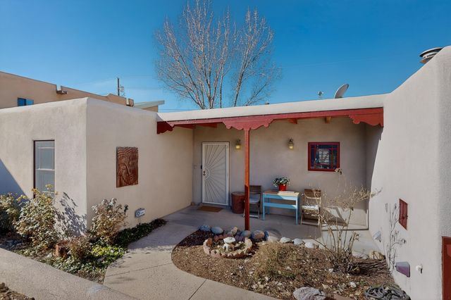 916 Calle Carmilita, Santa Fe, NM 87505