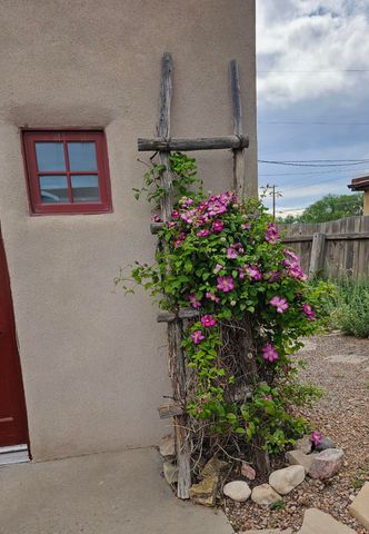 916 Calle Carmilita, Santa Fe, NM 87505