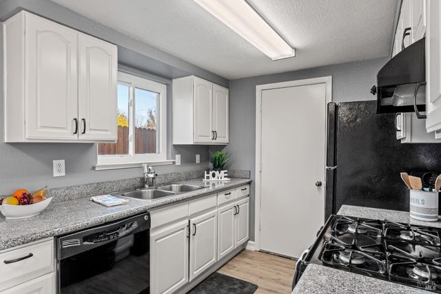 201 Main Cir, Ukiah, CA 95482