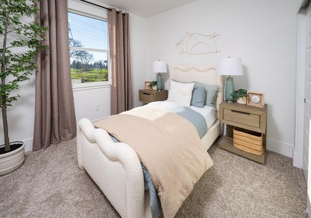 3032 Torrey Pines Dr, Roseville, CA 95678