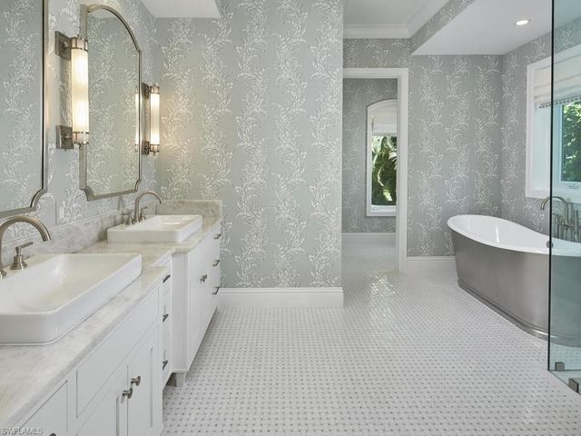 570 2nd AVE N, Naples, FL 34102