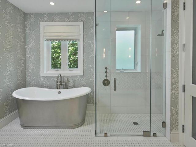 570 2nd AVE N, Naples, FL 34102