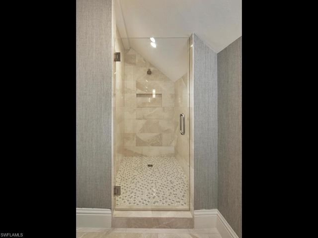 570 2nd AVE N, Naples, FL 34102