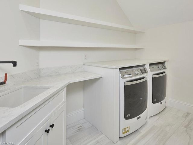 570 2nd AVE N, Naples, FL 34102