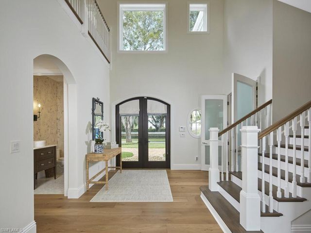 570 2nd AVE N, Naples, FL 34102