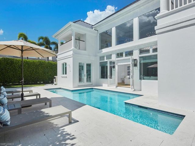 570 2nd AVE N, Naples, FL 34102