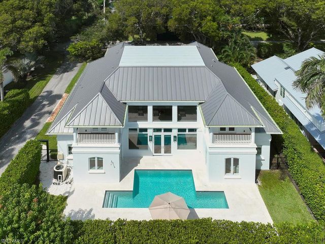 570 2nd AVE N, Naples, FL 34102