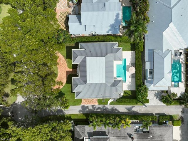 570 2nd AVE N, Naples, FL 34102