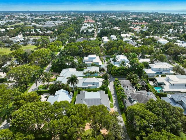 570 2nd AVE N, Naples, FL 34102