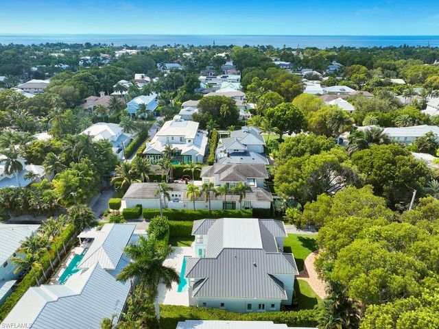 570 2nd AVE N, Naples, FL 34102