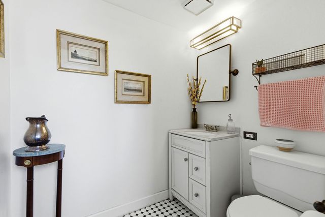 228 41st Street, Downers Grove, IL 60515