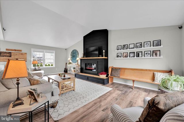 7 N BUTTERFLY DR, Myerstown, PA 17067