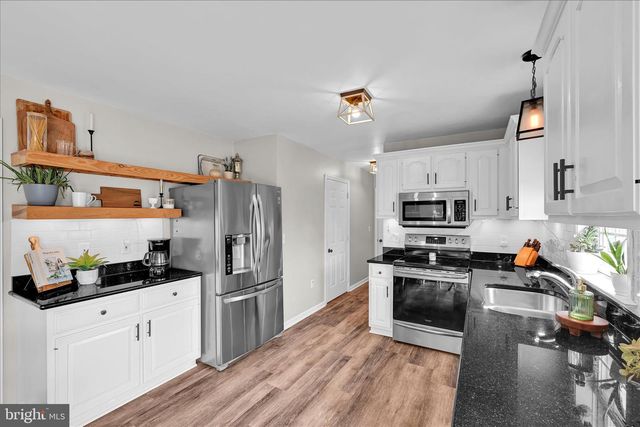 7 N BUTTERFLY DR, Myerstown, PA 17067