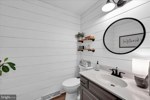 7 N BUTTERFLY DR, Myerstown, PA 17067