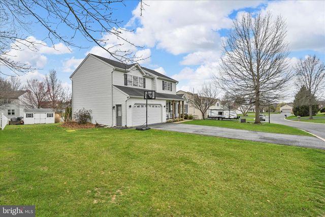 7 N BUTTERFLY DR, Myerstown, PA 17067