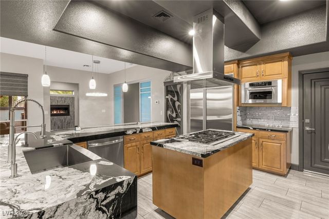 8001 Ryans Reef Lane, Las Vegas, NV 89128