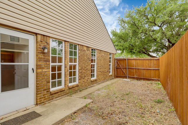 2018 Embassy Way, Carrollton, TX 75006