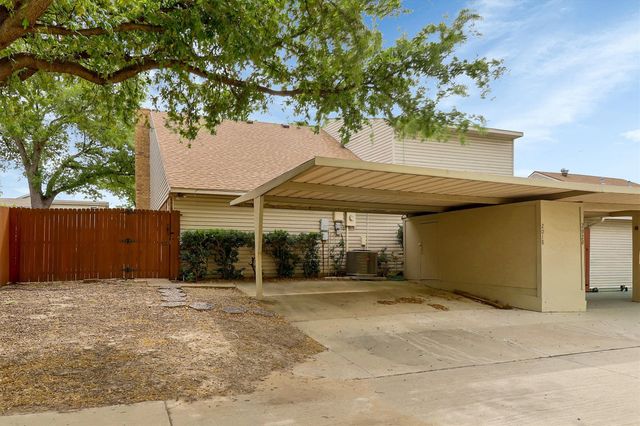 2018 Embassy Way, Carrollton, TX 75006