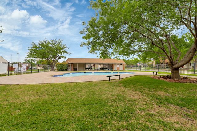 2018 Embassy Way, Carrollton, TX 75006